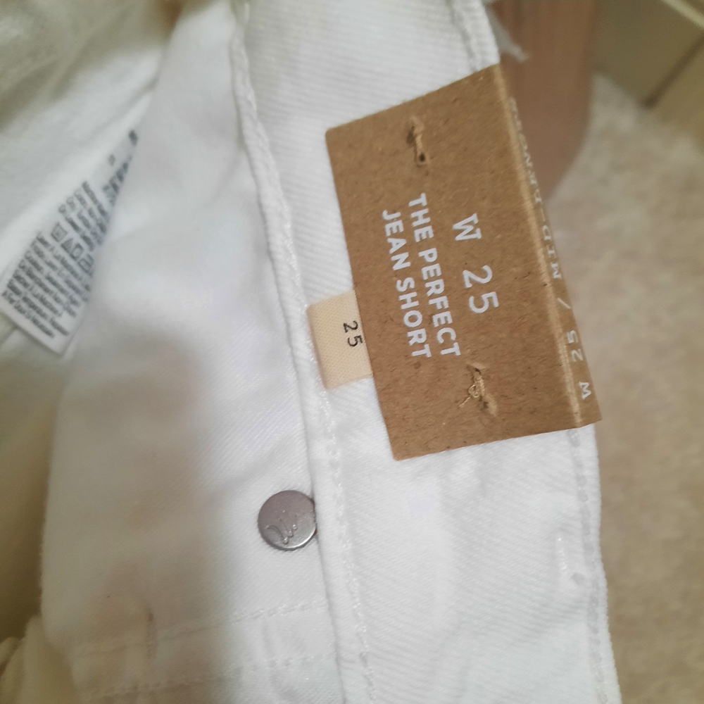 Madewell White Jean Shorts with Magic Pockets - Picture 9 of 16